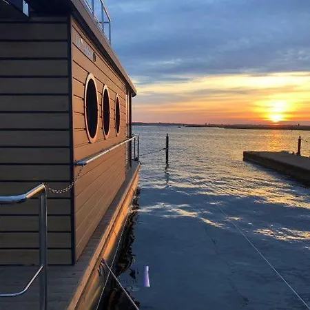 Hausboot Fjord Cumulus Solarboot Mit Biosauna In Botel