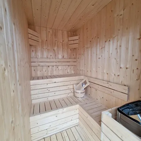 船上ホテル Hausboot Fjord Cumulus Solarboot Mit Biosauna In Wendtorf