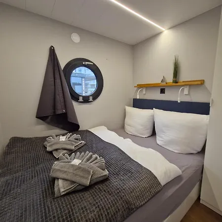 Hausboot Fjord Cumulus Solarboot Mit Biosauna In 船上ホテル Wendtorf